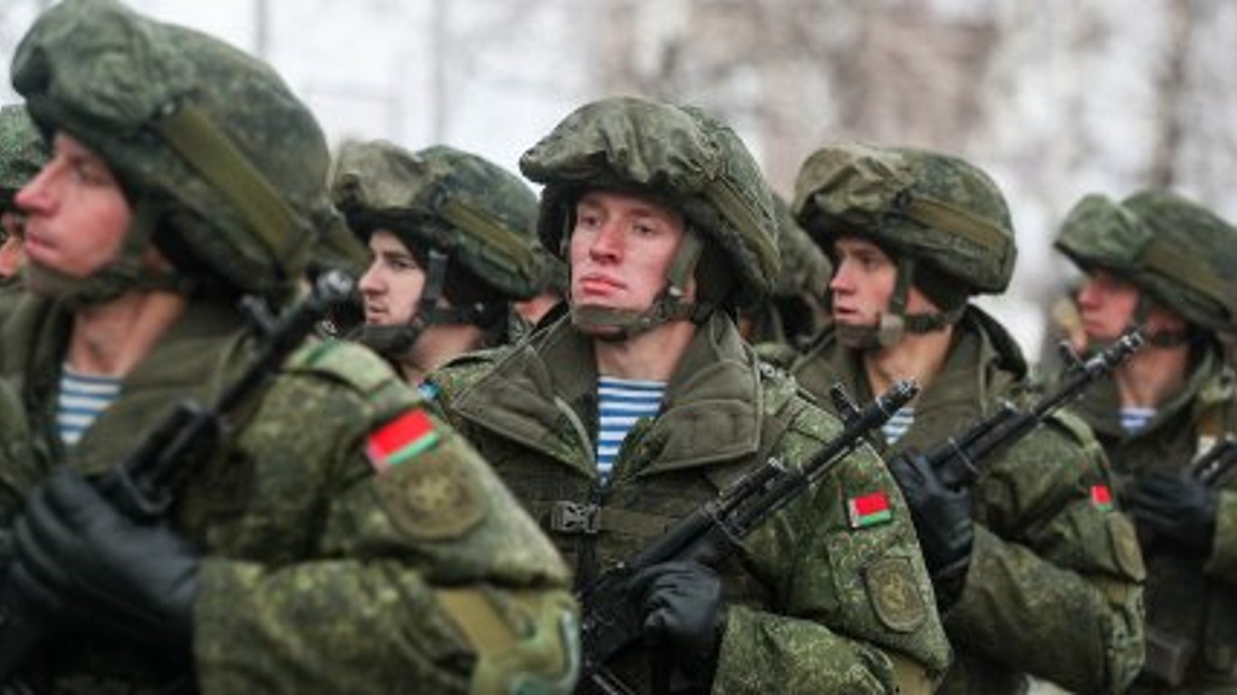 Білорусь продовжила військові навчання до 28 травня