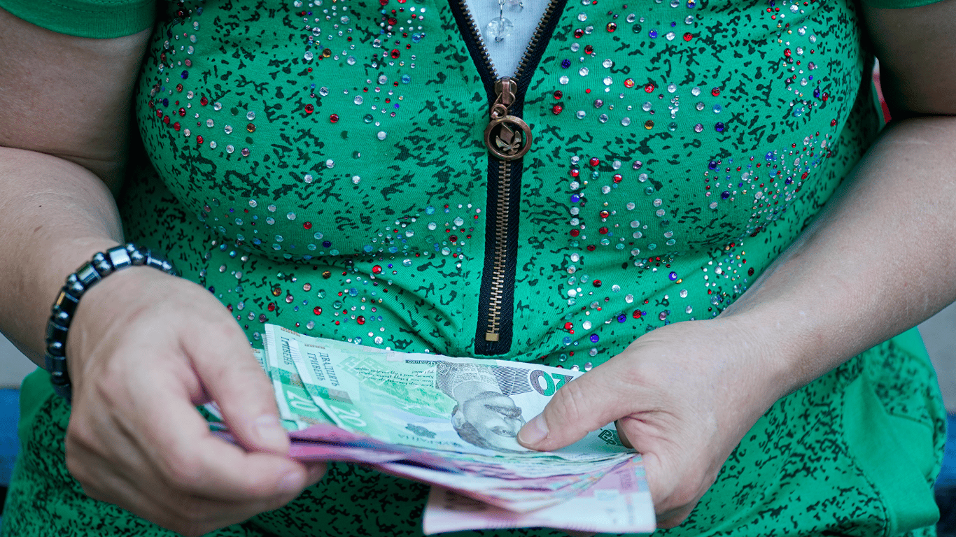 Соцпомощь для пожилых людей: кто может оформить и размер выплат в 2026 году