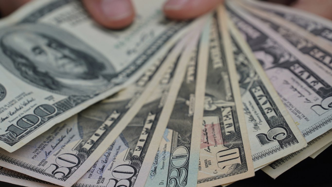 Выплаты для пожилых людей: где предоставляют 960 долларов весной