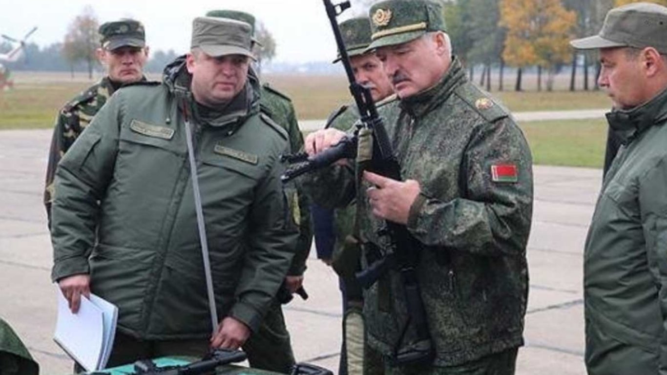 Помощь хламом: Беларусь может предоставить оружие путину