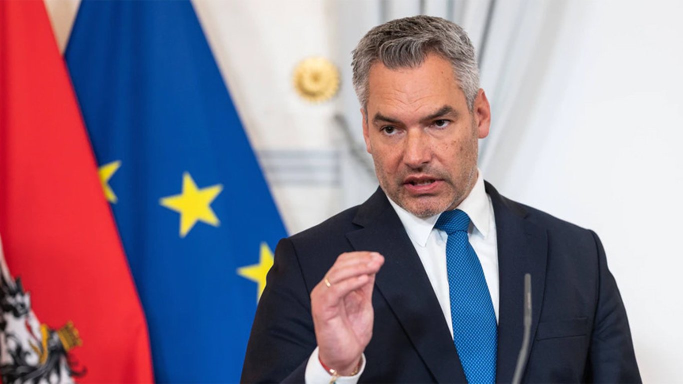 Канцлер Австрии обсудил с путиным войну в Украине