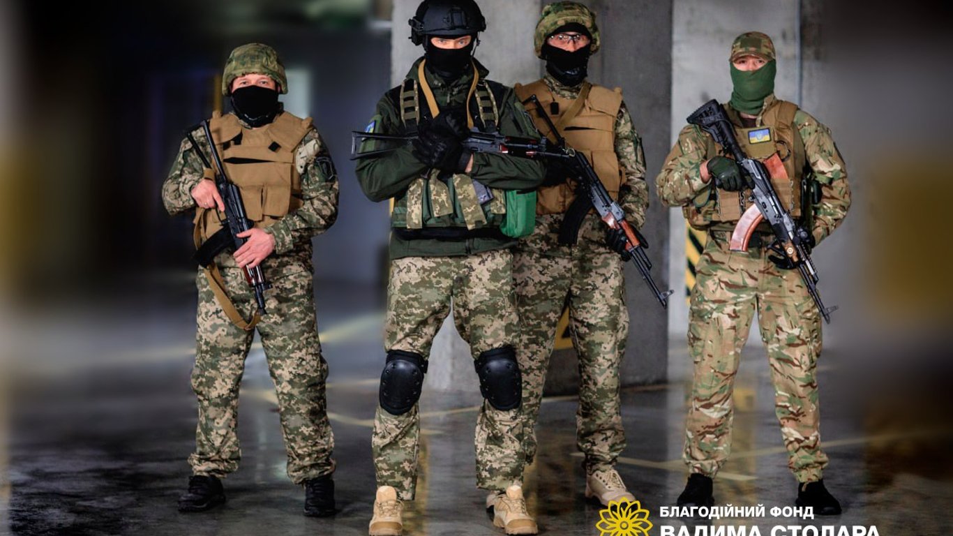 Украинские защитники получили новую военную форму от Вадима Столара
