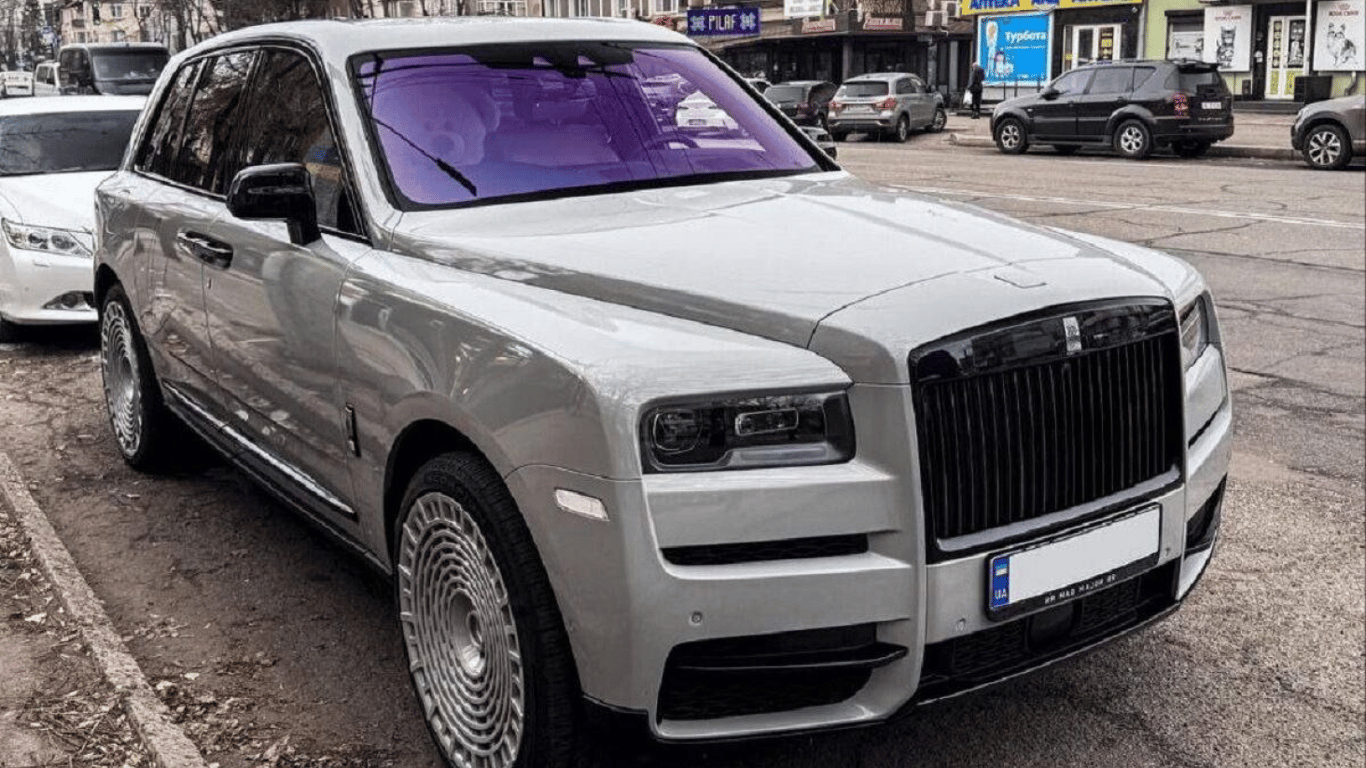 Кросовер Rolls-Royce Cullinan помітили на вулицях Кривого Рогу