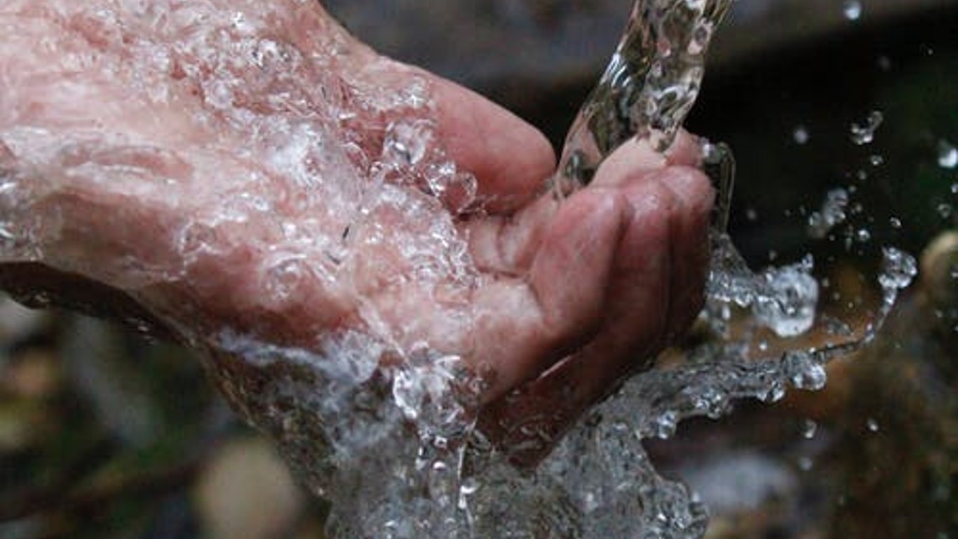 Мариупольцев заставляют отрабатывать питьевую воду - мэр города