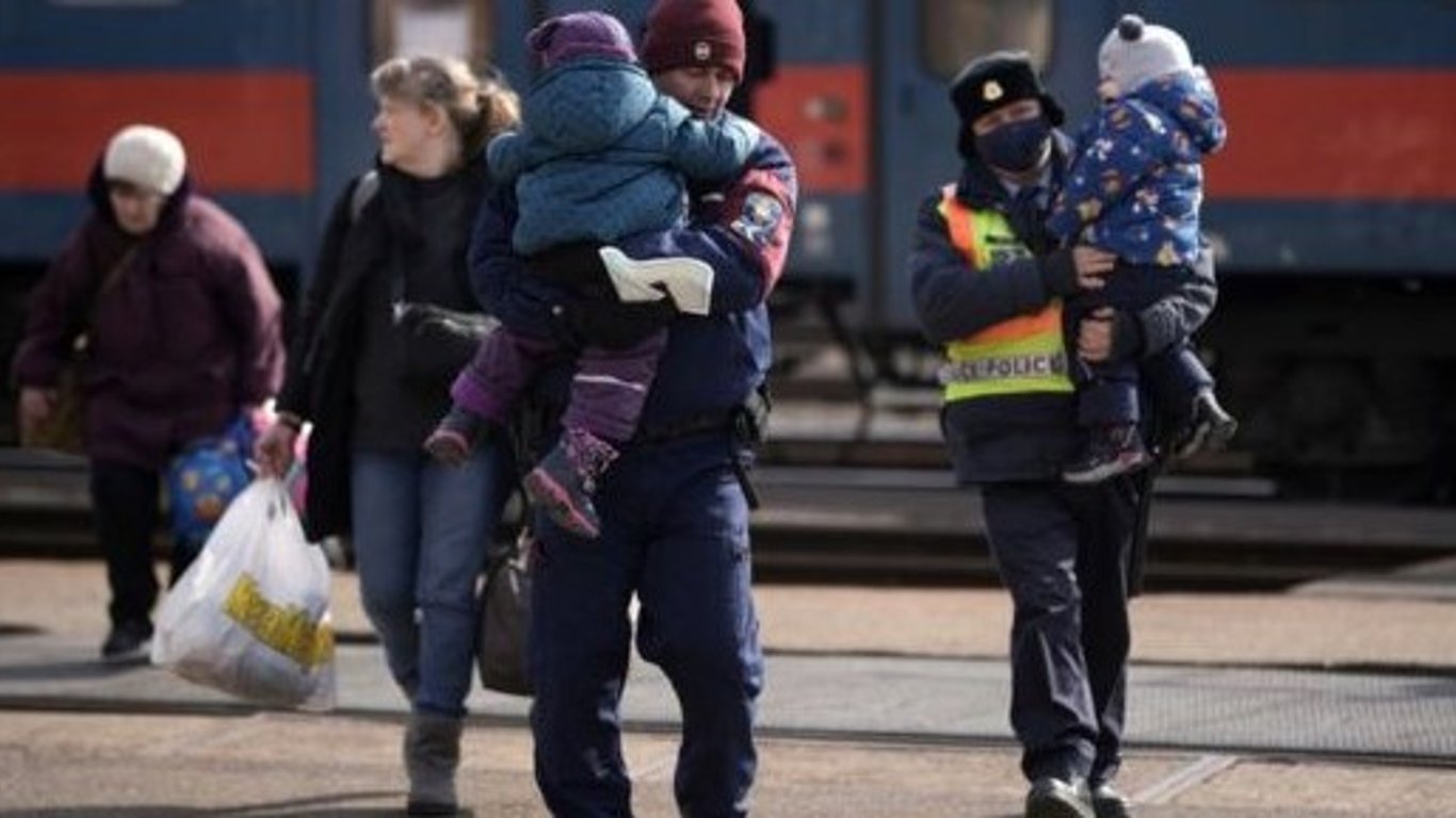 Польща відмінить допомогу для українських біженців