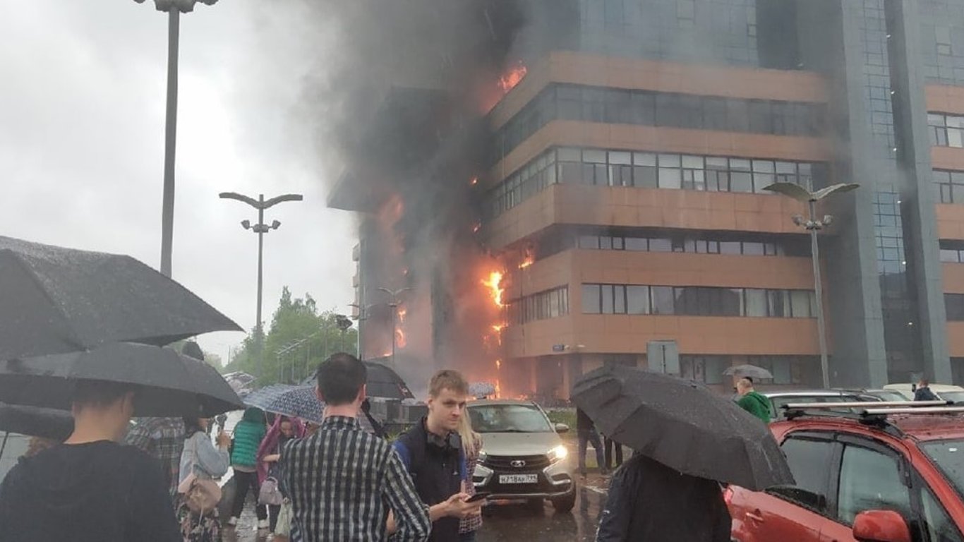 Пожар в Москве - вспыхнул пожар в ТРЦ -  детали