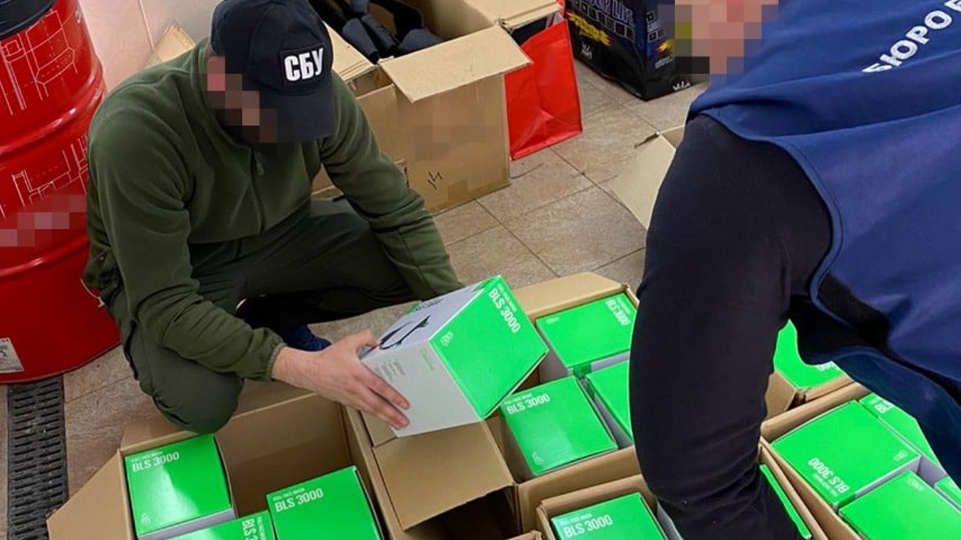 СБУ задержала мошенников, продававших "гуманитарную" амуницию втридорога