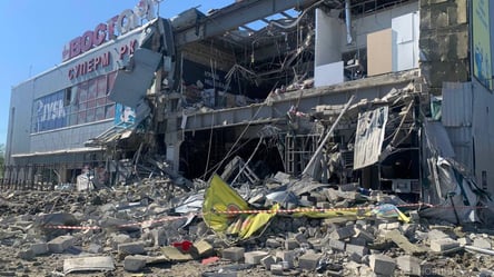 В Харькове ракета попала в торговый центр: фото ужасных разрушений - 285x160