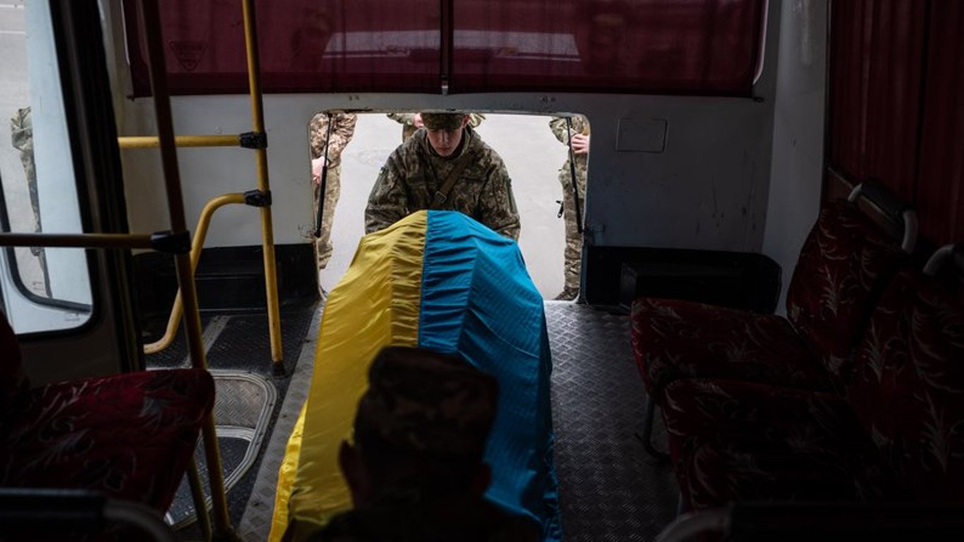 В Украину вернули 50 павших героев