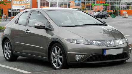 Космос та вічні мотори: чи варто купувати вживану Honda Civic VIII - 290x166