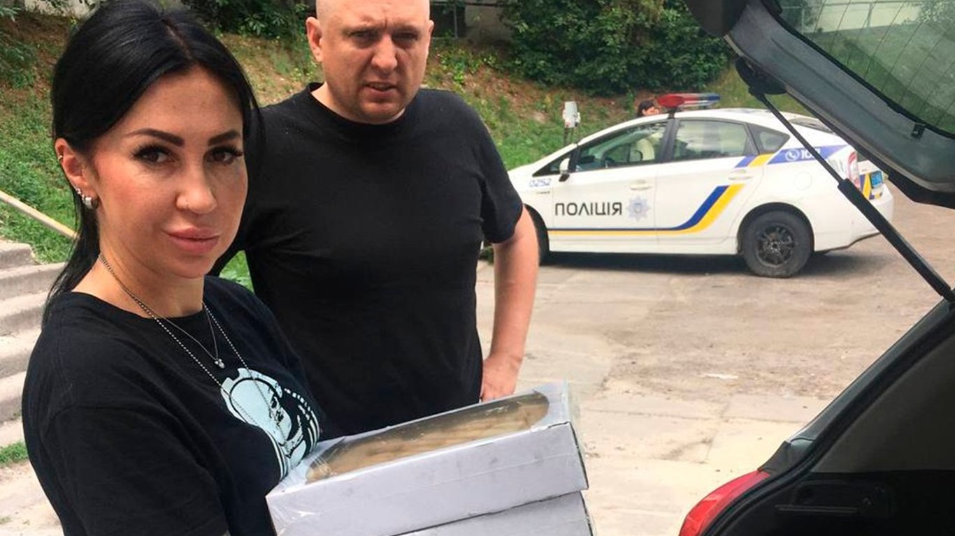 Патрульным Киева доставили помощь от Вадима Столара