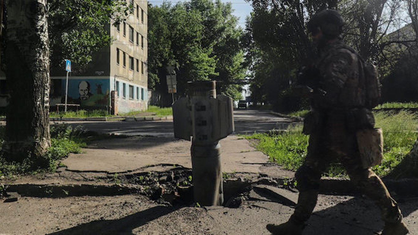 Окупанти хочуть відрізати Сєвєродонецьк: знищено другий міст з трьох