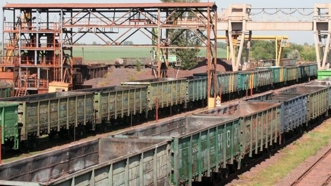 Вивозять тисячі тонн руди: в Запорізькій області росіяни масово розграбовують підприємства