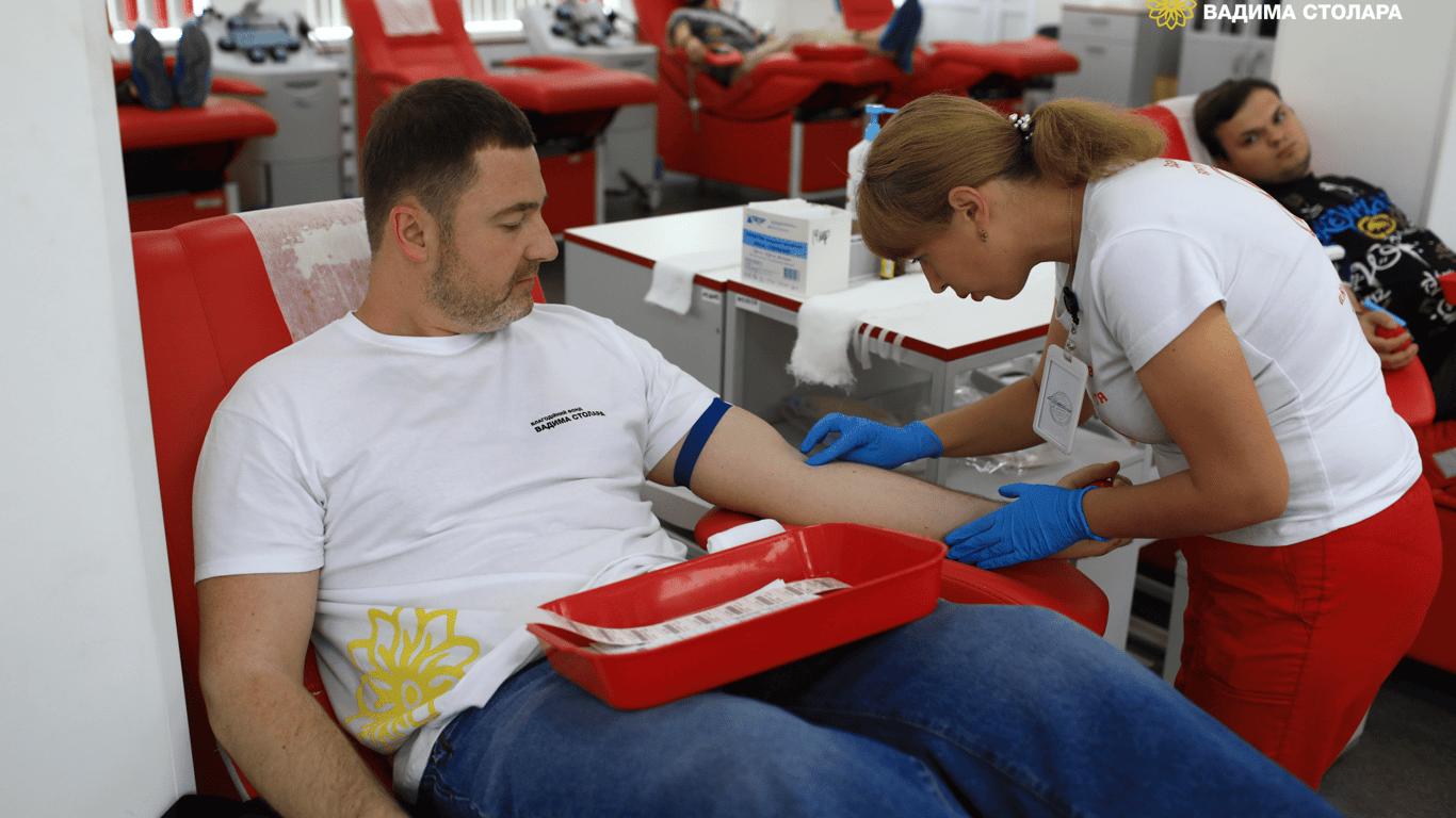 В Киеве волонтеры провели акцию по сдаче крови