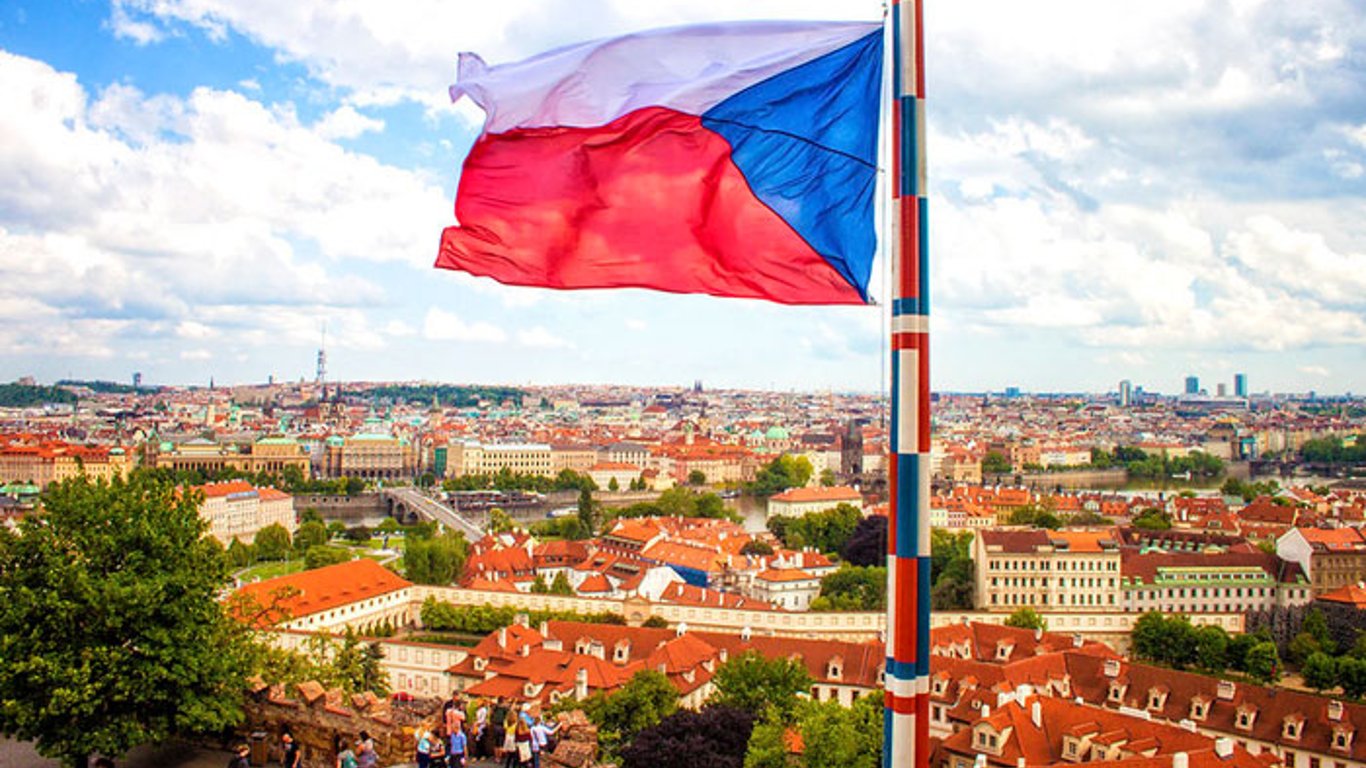 Чехия прекращает выдачу гуманитарных выплат украинцам-беженцам