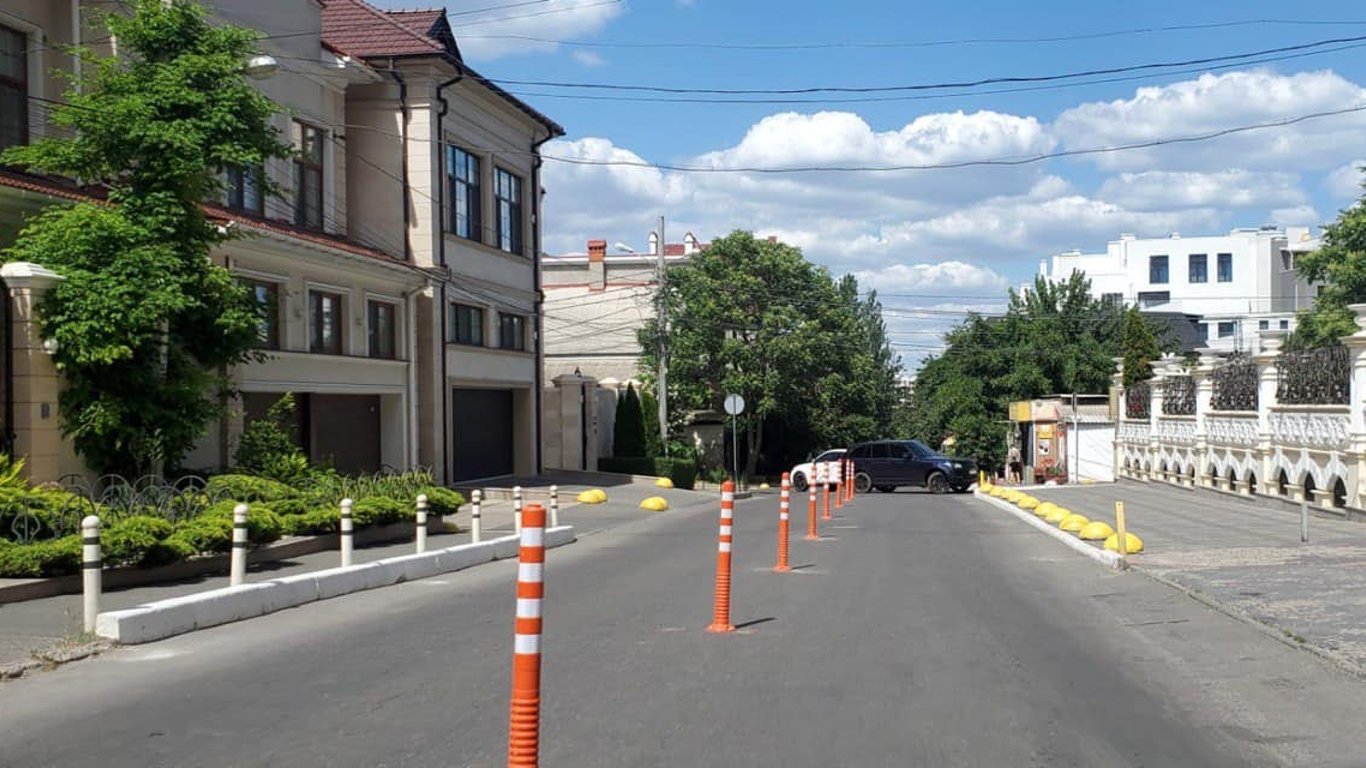 В Одесі на вулиці Каманіна відтепер буде неможливо паркуватися