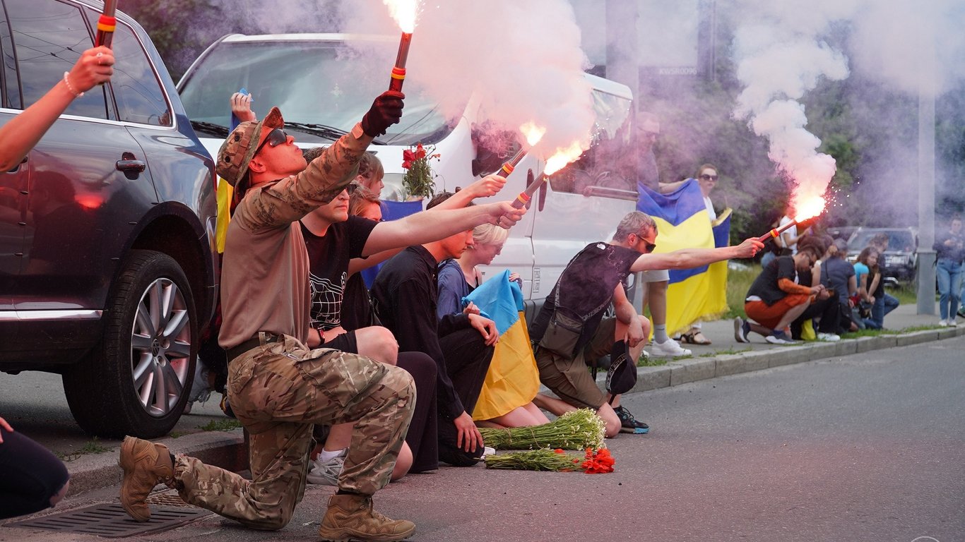 Прощание с активистом Романом Ратушным в Киеве. Видео, фото