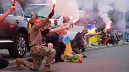 В Киеве простились с погибшим Героем Романом Ратушным. Трогательные фото и видео - 285x160