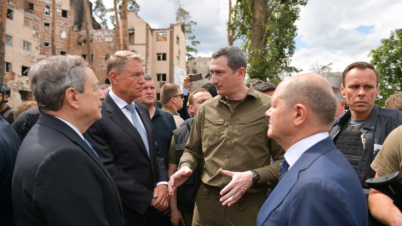 Президент Румунії закликав покарати російських військових злочинців