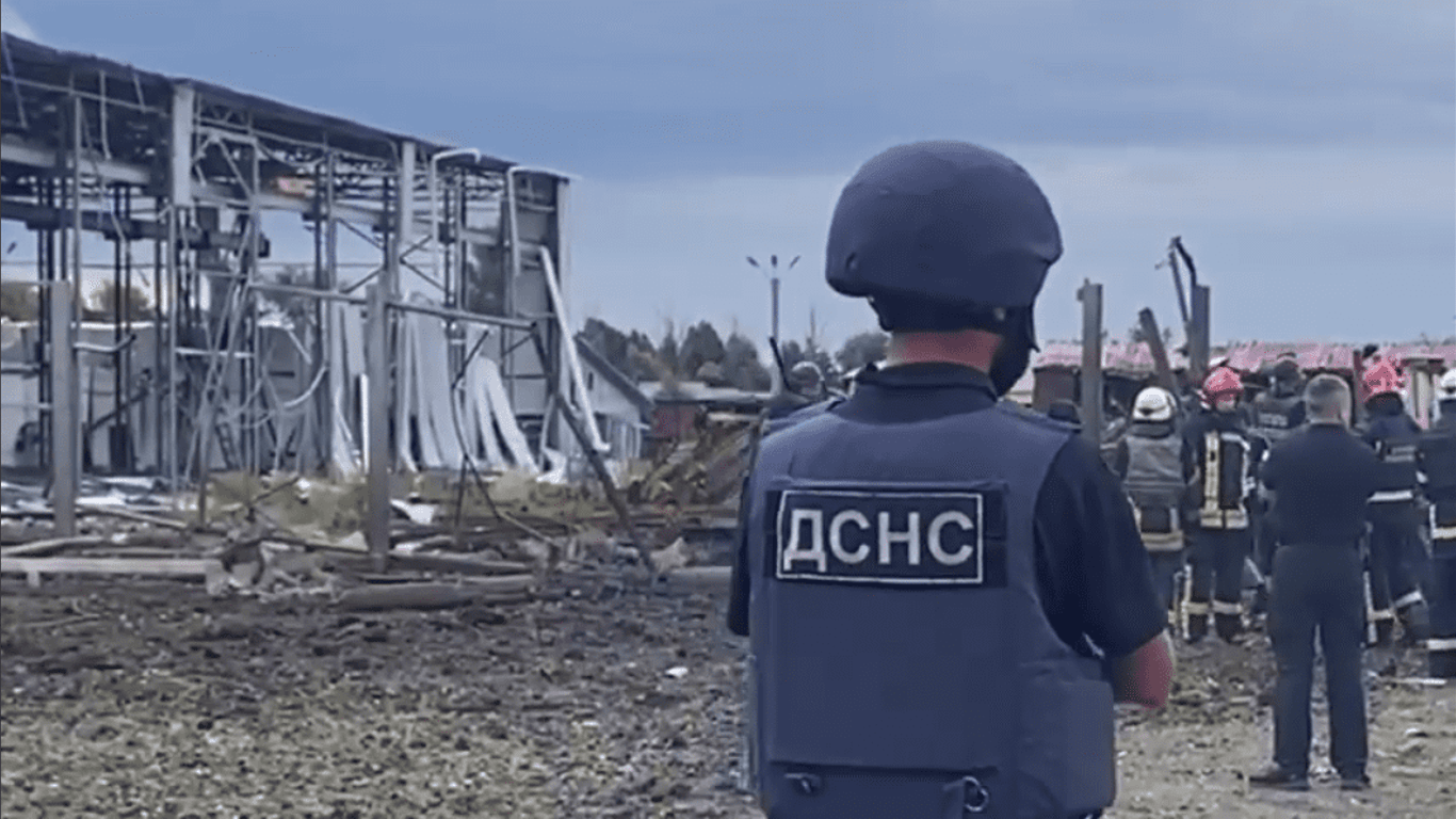 В Донецкой области оккупанты обстреляли ферму, метеорологическую станцию и 14 частных домов