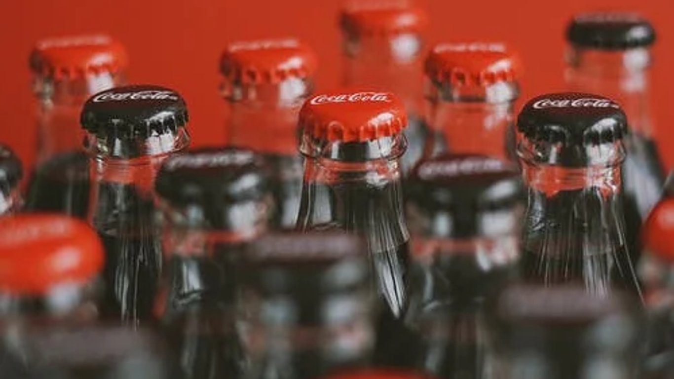 Продадуть залишки і до побачення: Coca-Cola покидає російський ринок