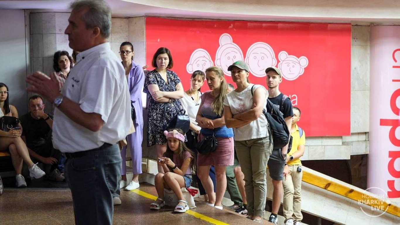 В метро для горожан провели лекции по безопасности во время боевых действий - новости Харькова