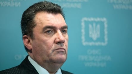 Данилов раскритиковал заявления Подоляка об оружии для Украины, вспомнив пеньки Януковича - 285x160