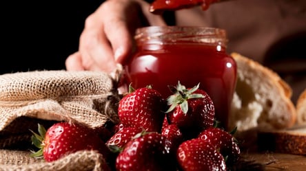 Густе варення з полуниці на зиму — простий рецепт солодкої заготовки - 285x160