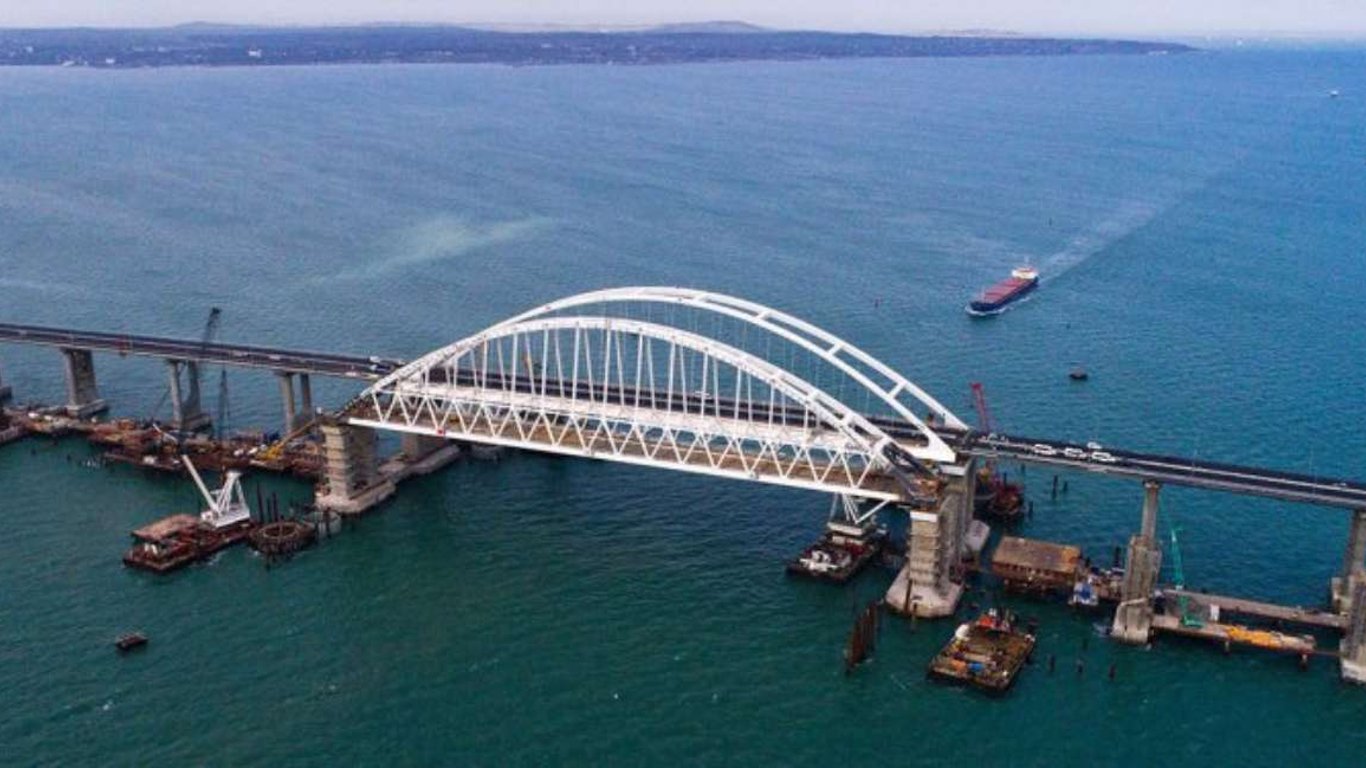 Знищення Кримського моста - експерт розповів, чи зможуть ЗСУ це зробити