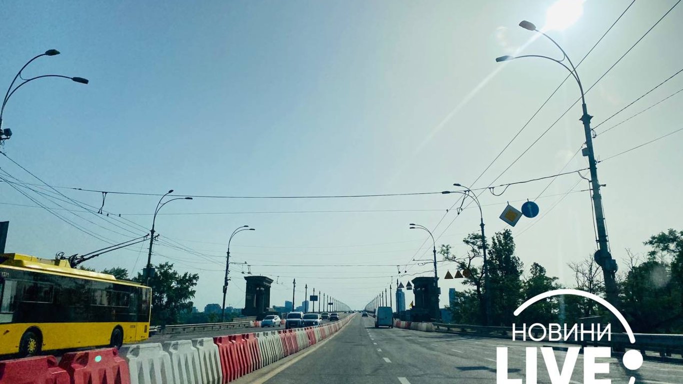 Міст Патона і міст Метро у Києві відкрили для водіїв