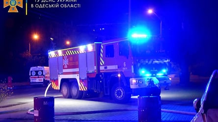В Одессе на проспекте Небесной Сотни ночью горело СТО - 285x160
