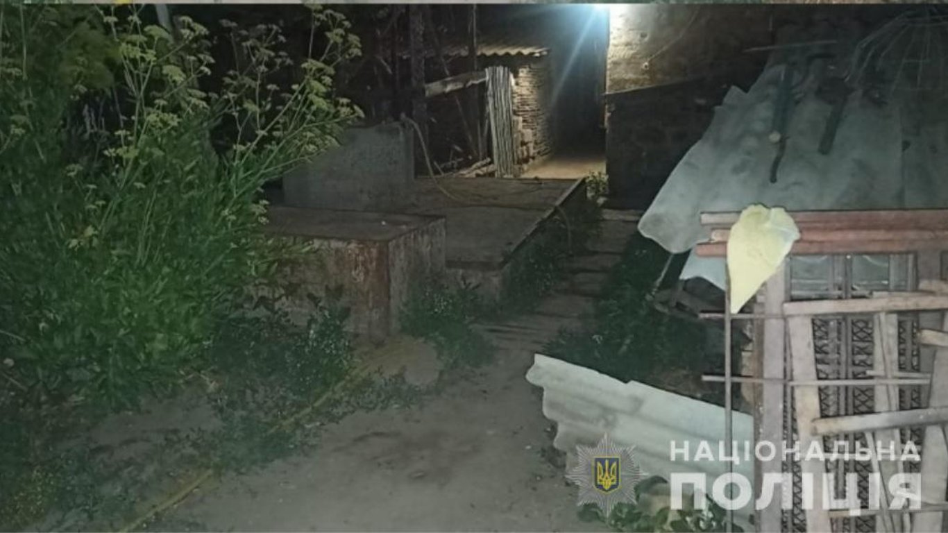 Семейный конфликт: житель Одесщины ударил брата ножом