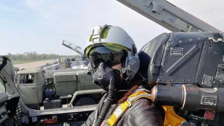 У центрі столиці встановили мініскульптуру Привида Києва - 285x160