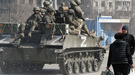 Оккупанты сменили тактику в Мариуполе и выводят войска — Андрющенко - 285x160