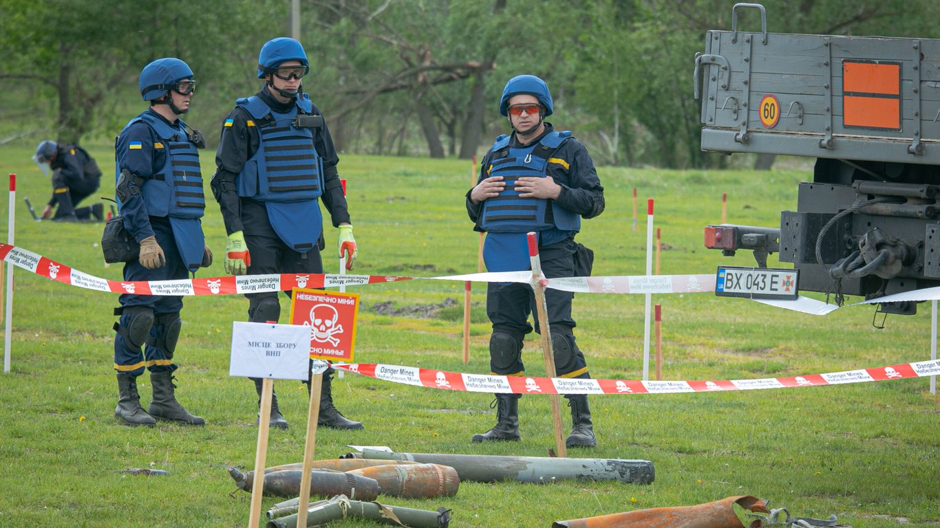 Разминирование Киевщины – за сутки обезвредили 807 взрывоопасных объектов