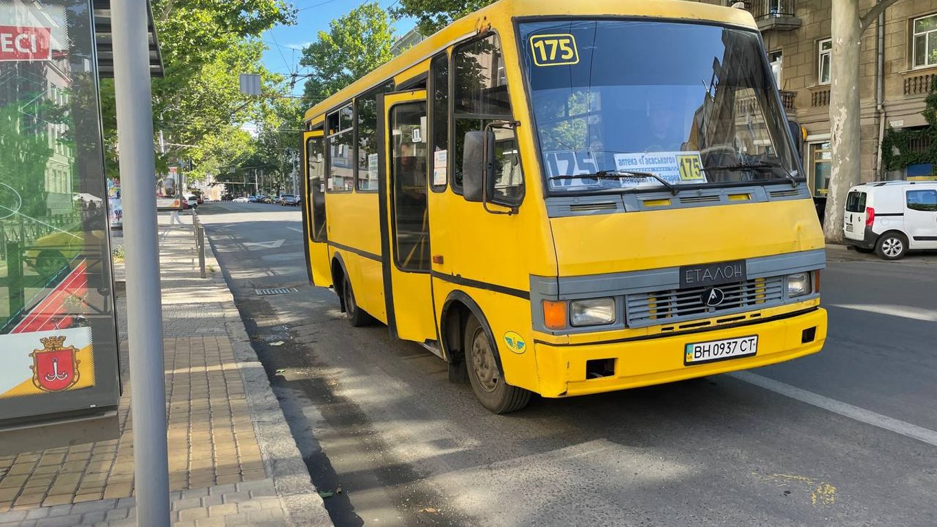 Стоимость проезда в маршрутках в Одессе подняли до 15 гривен