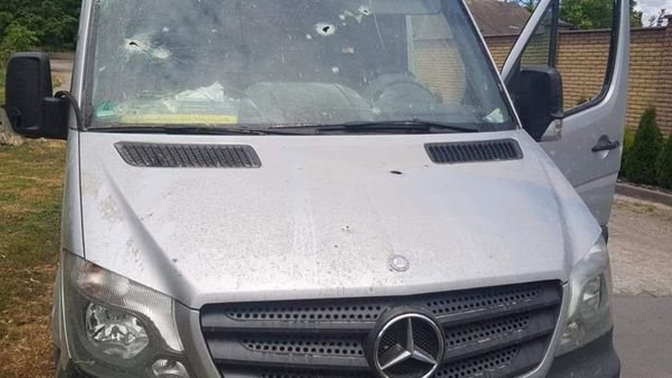 Херсонська область - окупанти обстріляли авто волонтерів у Нововоронцовській громаді