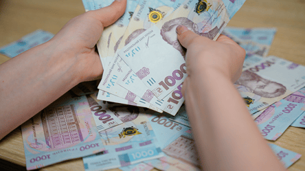 Зарплати в Україні — в яких галузях фахівці мають найвищі доходи - 285x160