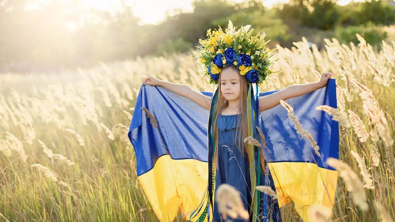 День Конституции 2022 - как украинцев поздравляют политики и военные