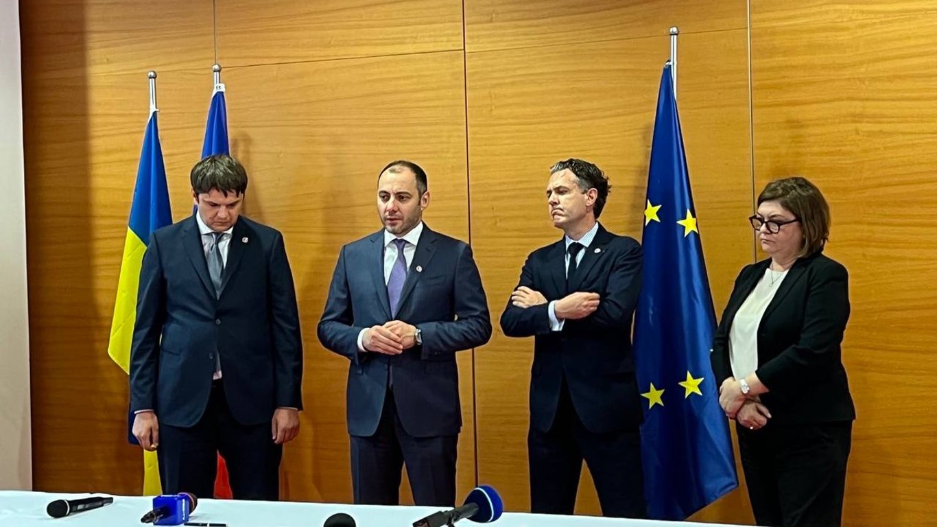 Україна підписала з ЄС Угоду про безвіз для вантажних перевезень