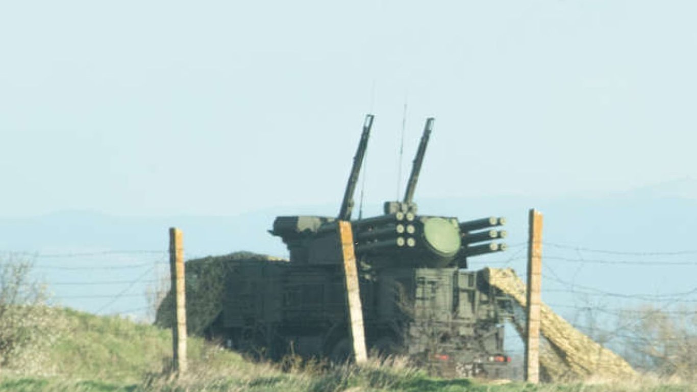 В Крыму прогремели взрывы возле аэродромов Бельбек и Саки