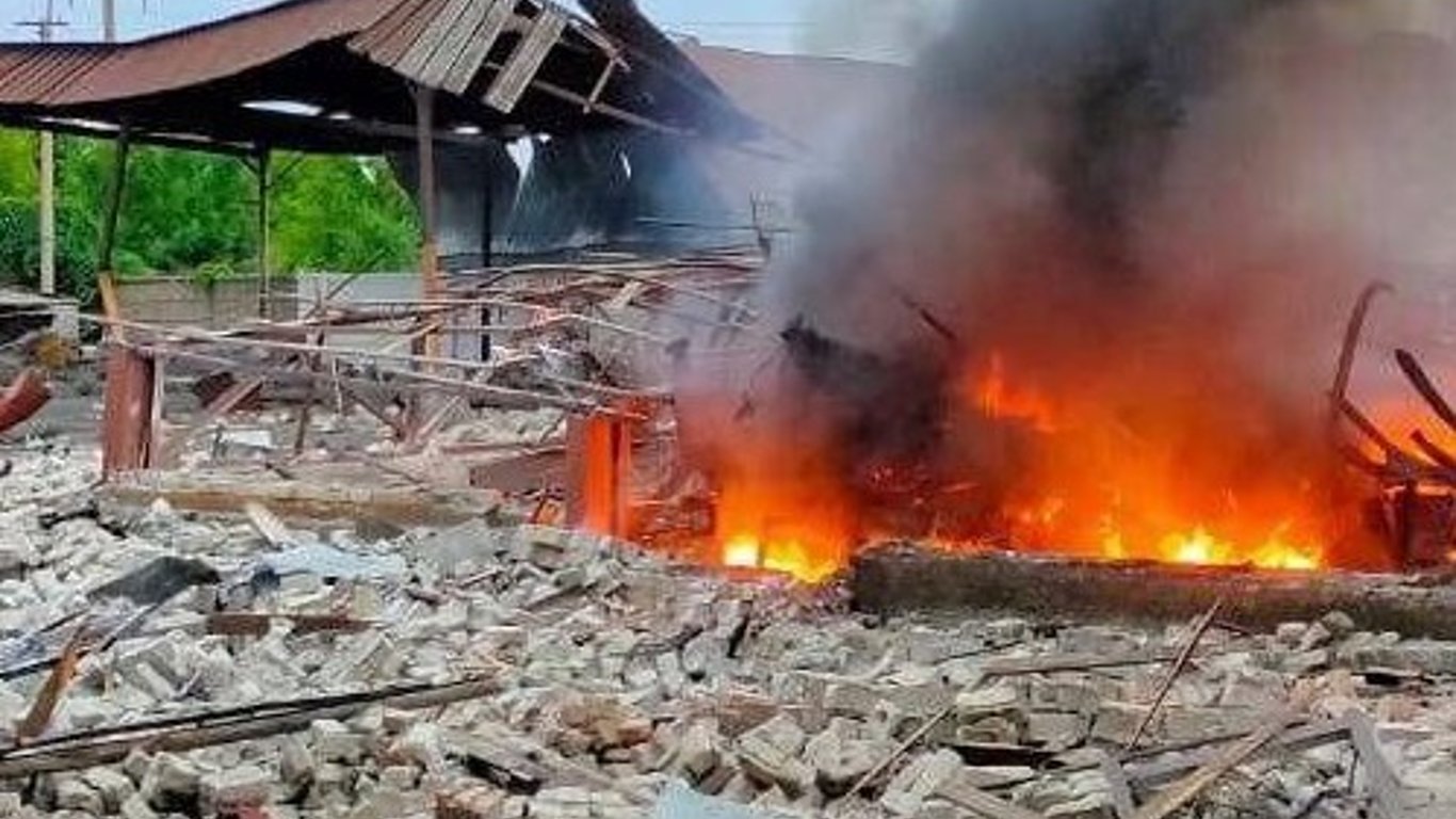 Днепропетровская область - россияне уничтожили склад с 40 тоннами зерна
