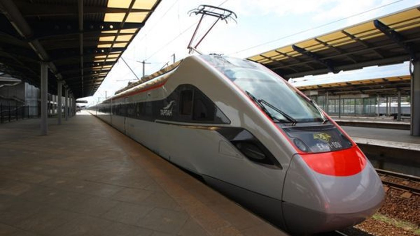 В українських поїздах планують встановити Starlink до кінця 2022 року