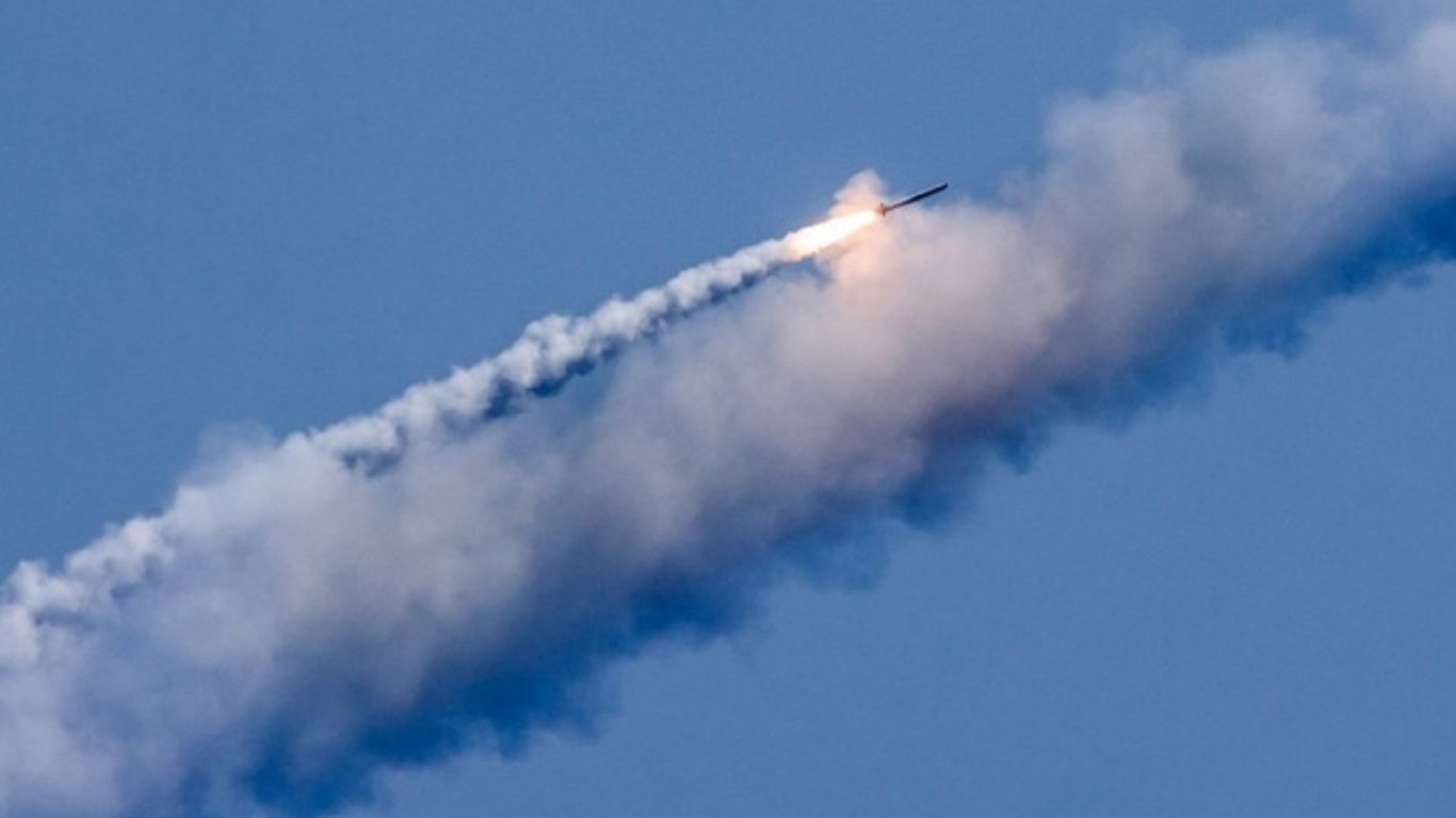 Россияне атаковали Николаев: ракета попала в предприятие