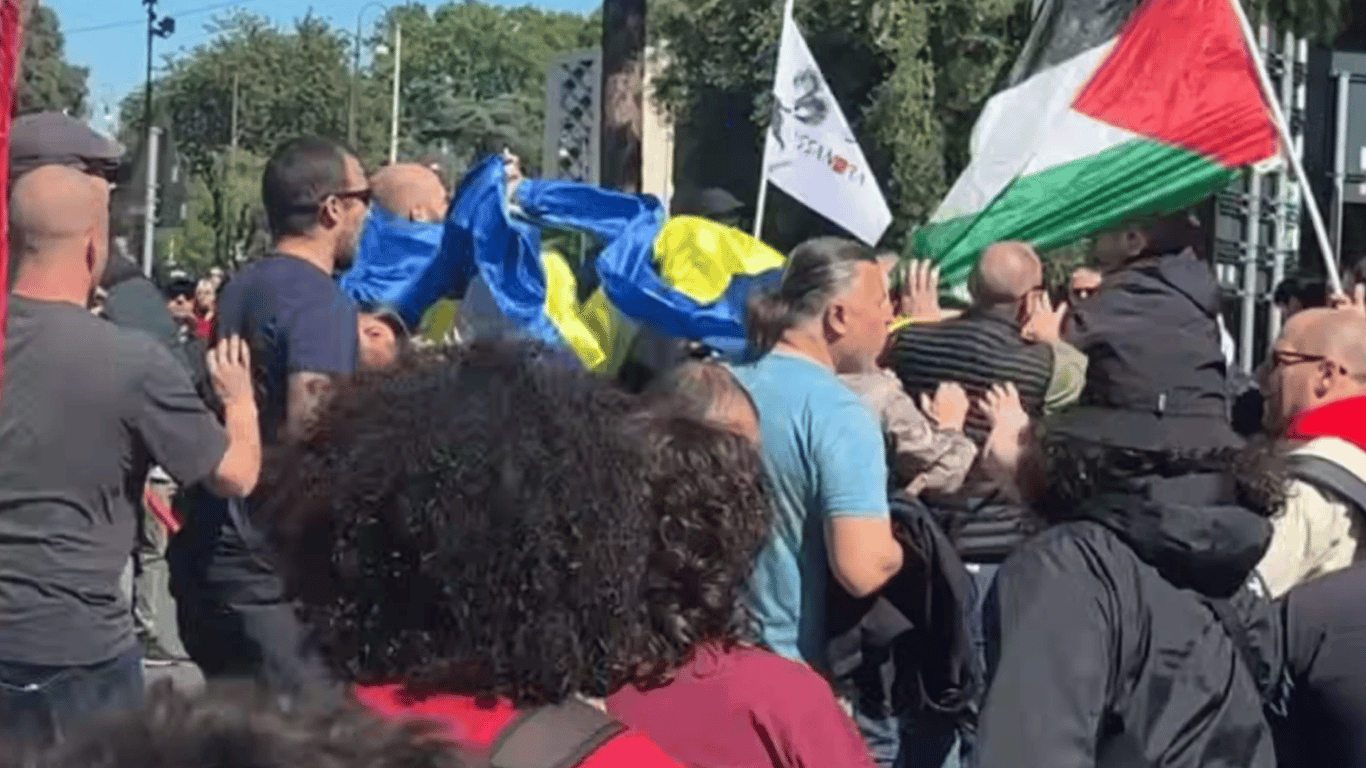 В Италии радикалы напали на активистов с украинскими флагами