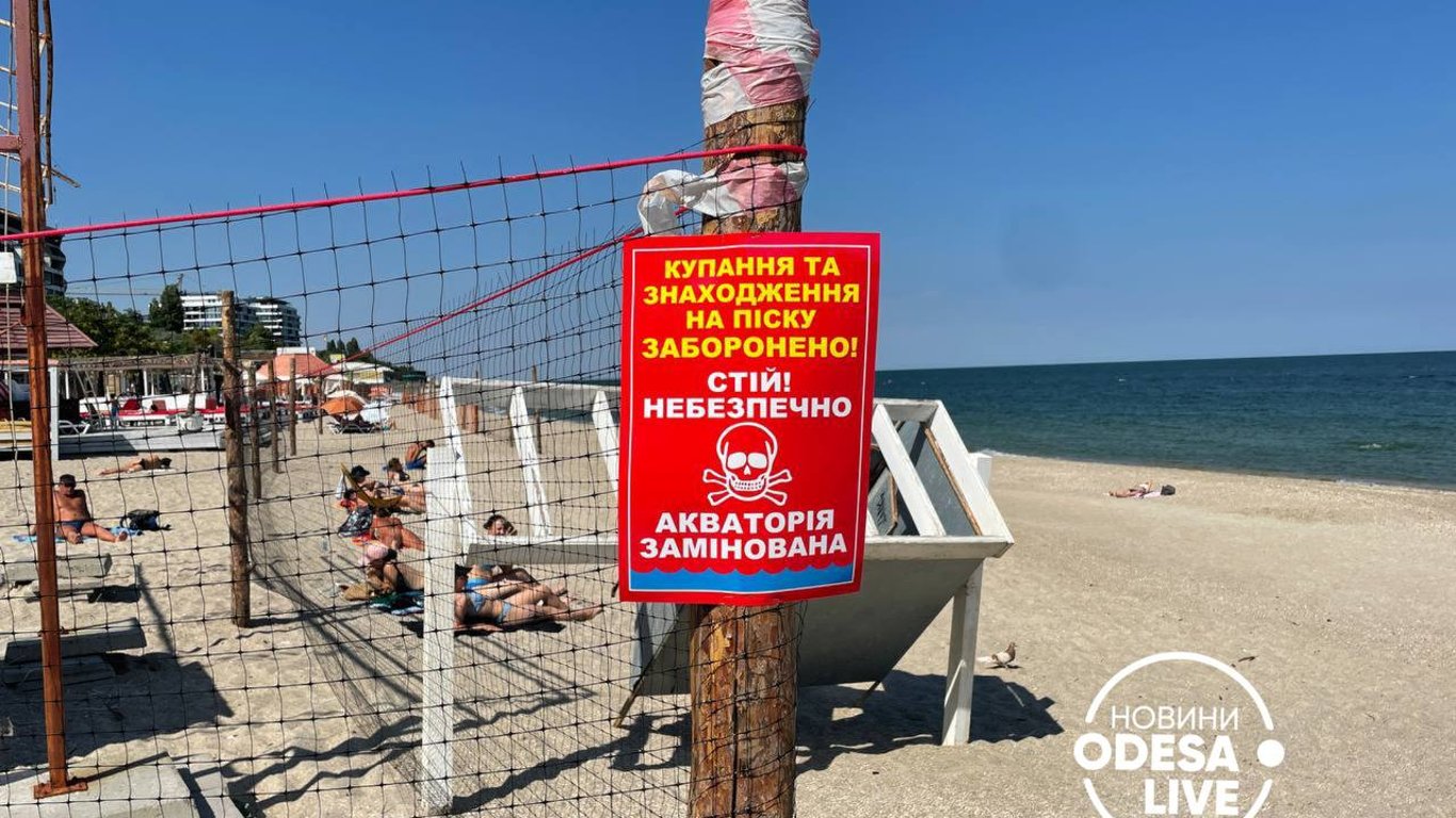 Море під забороною: на одеських пляжах встановлюють паркани