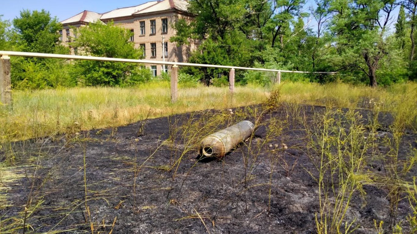 Война в Украину - россияне обстреляли Торецк, ракеты попали в дома