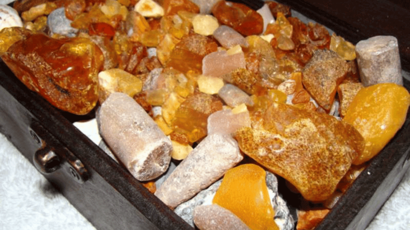 Контрабанда бурштину - Житель Київщини намагався вивезти понад 265 кг каміння до Китаю