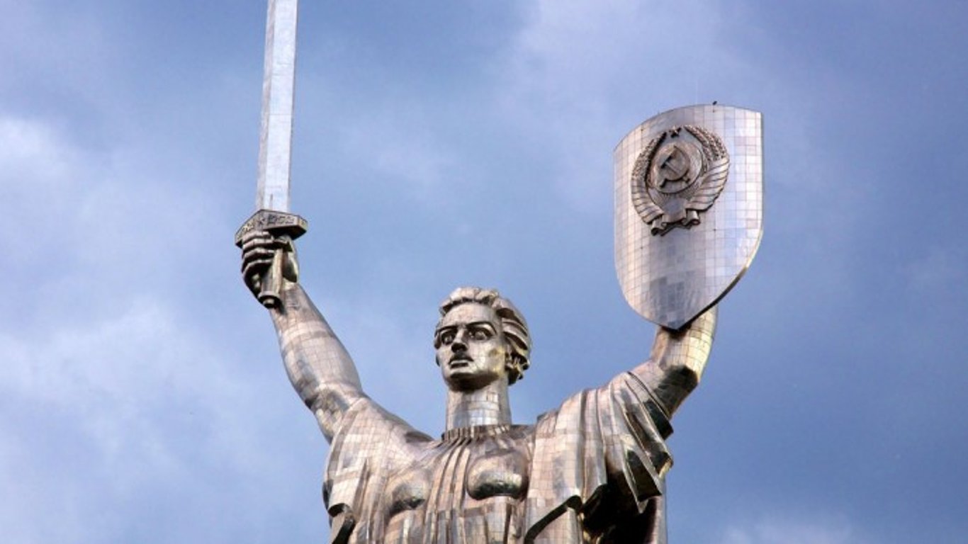 Дія - Киян просять вирішити долю герба СРСР на щиті монумента Батьківщина-мати