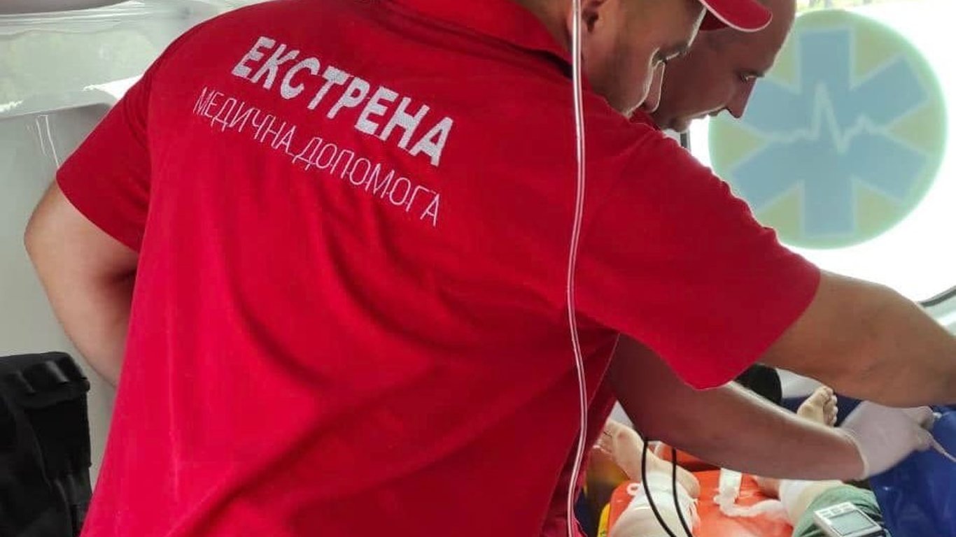 На Харківщині під обстріл потрапила швидка, яка рятувала поранену пацієнтку